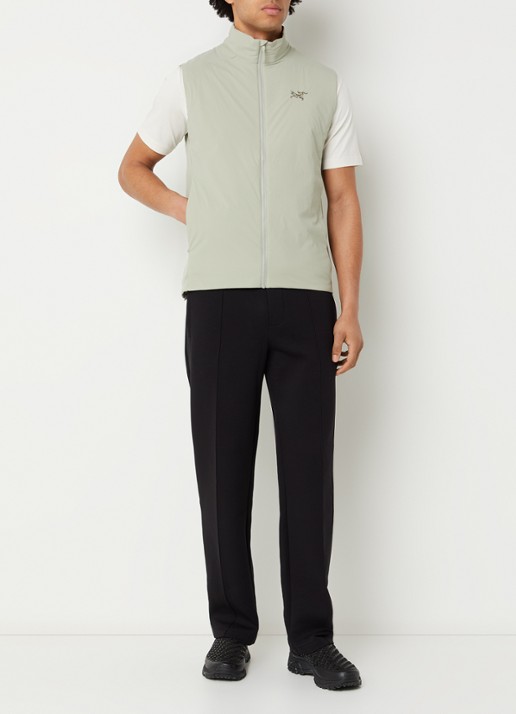 Arc'teryx Kragg bodywarmer met logoborduring - voorkant 3 olijfgroen