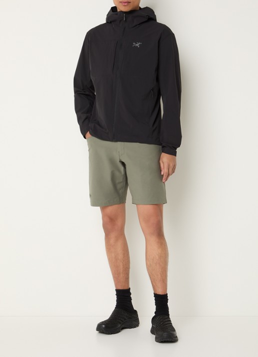 Arc'teryx Kragg slim fit korte broek met steekzakken - voorkant 2 bronsgroen