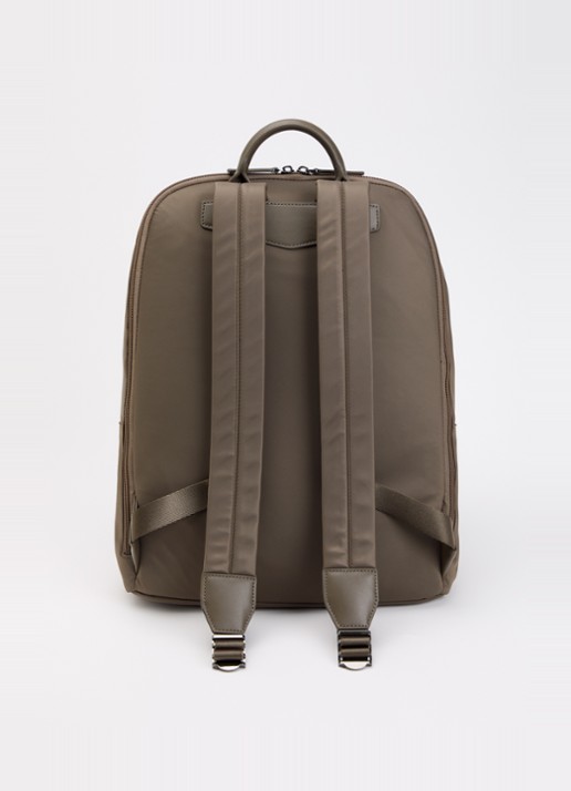 Armani Rugzak met 13 inch laptopvak - achterkant 3 lichtbruin