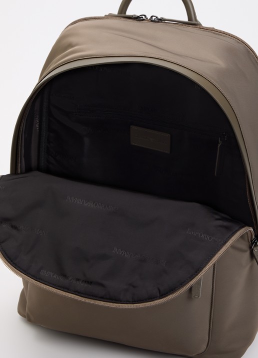 Armani Rugzak met 13 inch laptopvak - detail lichtbruin