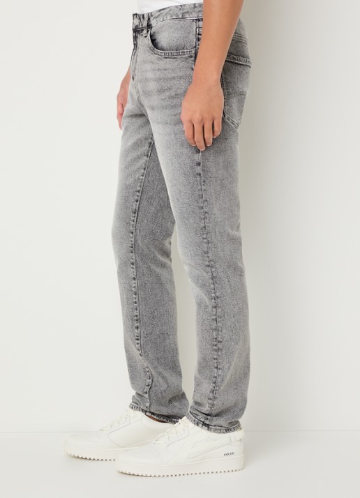 Armani Slim fit jeans met donkere wassing - detail 2 blauwgrijs
