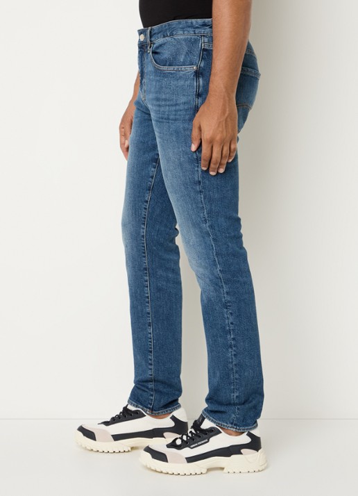 Armani Slim fit jeans met donkere wassing - detail 5 middenblauw
