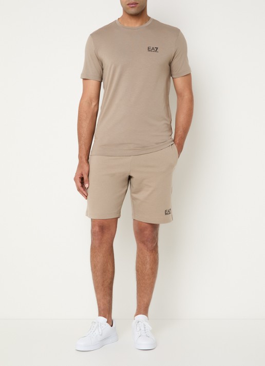 Armani Straight fit korte joggingbroek met logo  - voorkant 2 beige