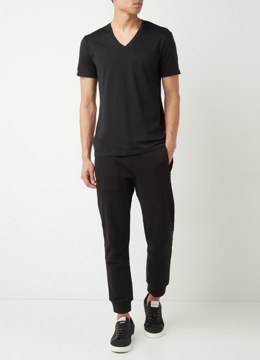 Armani T-shirt van pima katoen met V-hals - voorkant 3 zwart