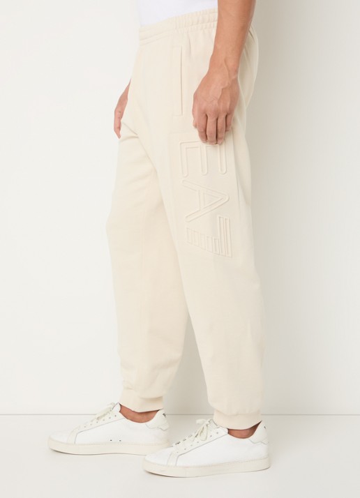 Armani Tapered fit joggingbroek met 3D logoprint - detail 2 beige