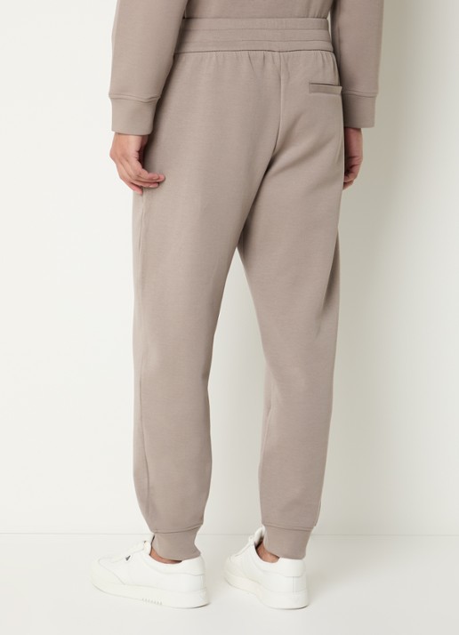 Armani Tapered fit joggingbroek met logo en steekzakken - achterkant zand