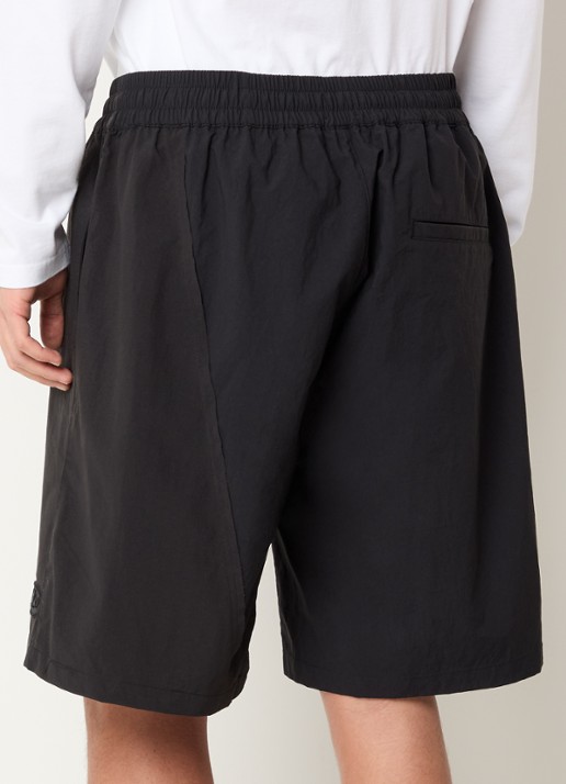 Arte Antwerp Loose fit korte broek met steekzakken en logoborduring - achterkant zwart