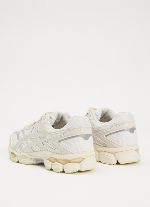 ASICS Gel-Cumulus 16 sneaker met mesh details - achterkant gebroken wit