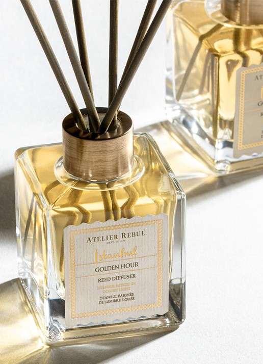 Atelier Rebul Istanbul Golden Hour geurstokjes 120 ml - voorkant 2 vanillegeel