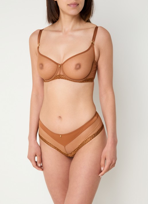 Aubade Sheer Emotion shorty met mesh en borduring - voorkant 2 okergeel