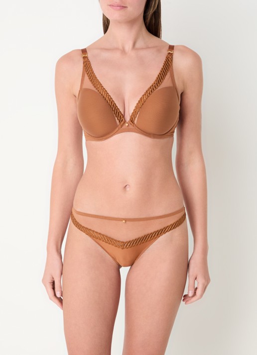 Aubade Sheer Emotion tanga met mesh en borduring - voorkant 2 cognac