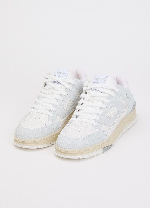 Axel Arigato Area Lo Fluffy sneaker met suède details - detail 2 lichtblauw
