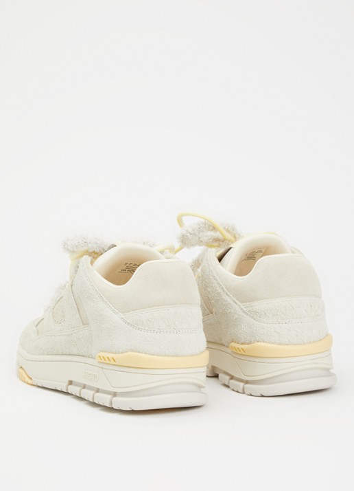Axel Arigato Area Lo Label sneaker van leer van suède - achterkant 2 beige