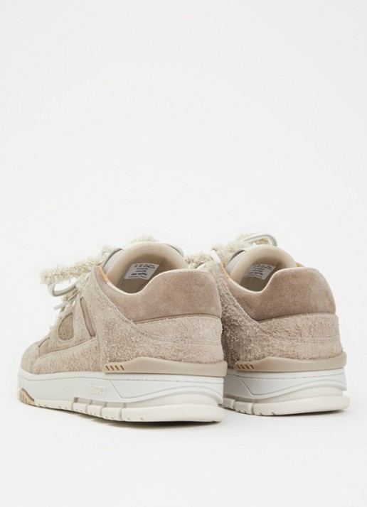 Axel Arigato Area Lo Label sneaker van leer van suède - achterkant 4 taupe