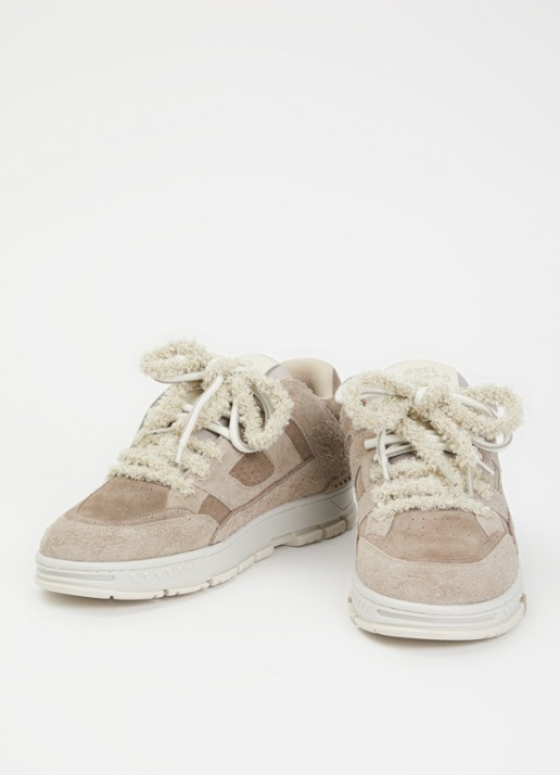 Axel Arigato Area Lo Label sneaker van leer van suède - detail taupe