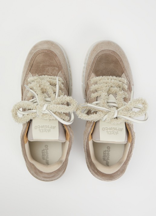 Axel Arigato Area Lo Label sneaker van leer van suède - detail 2 taupe