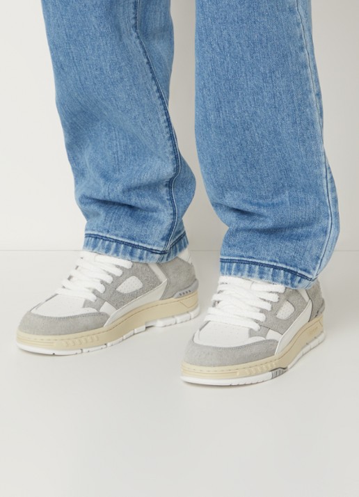 Axel Arigato Area Lo sneaker van leer met suède details - voorkant 3 grijs