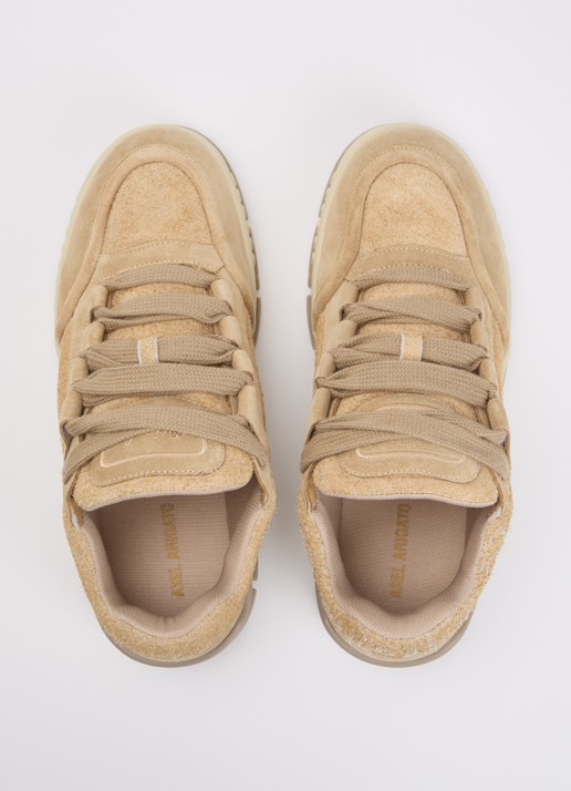 Axel Arigato Area Loop sneaker van suède - detail 4 beige