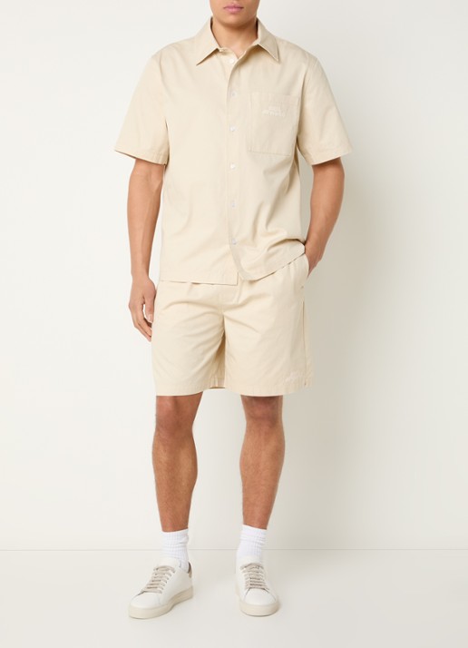 Axel Arigato Heath wide leg korte broek met steekzakken en logoborduring - voorkant 2 beige