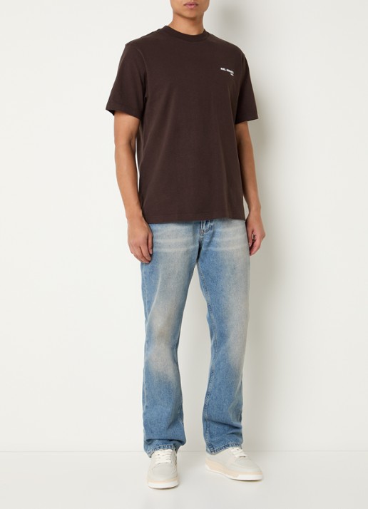 Axel Arigato Legacy T-shirt met logo - voorkant 2 donkerbruin