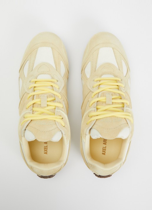 Axel Arigato Slow Runner sneaker met suède details - detail 4 lichtgeel