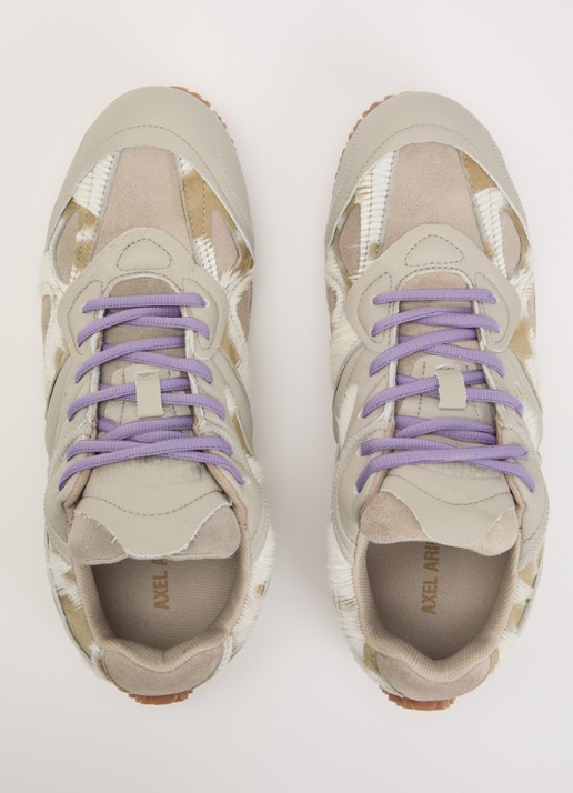 Axel Arigato Slow runner sneaker van suède met details van koeienvacht en leer - detail 4 beige