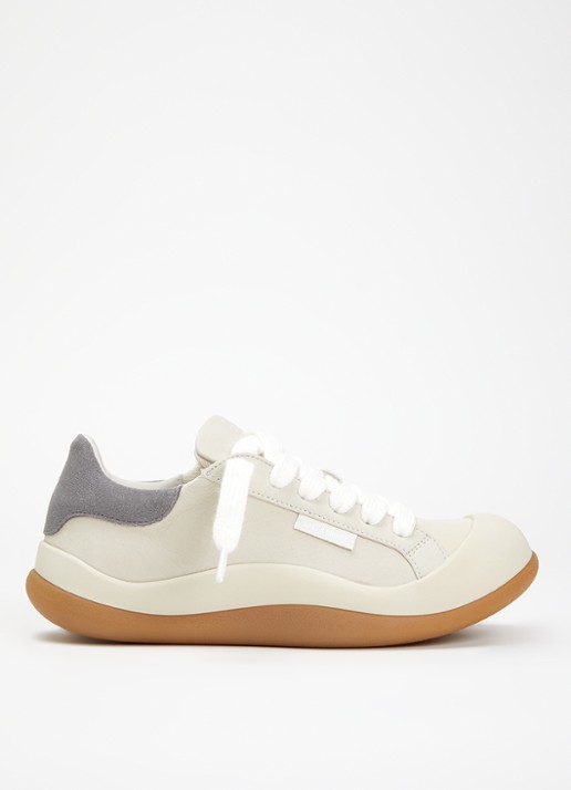 Axel Arigato Squish sneaker van nubuck met suède details
