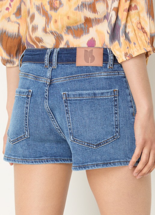 ba&sh Rio low waist straight fit korte broek van denim met opgestikte zakken  - achterkant indigo