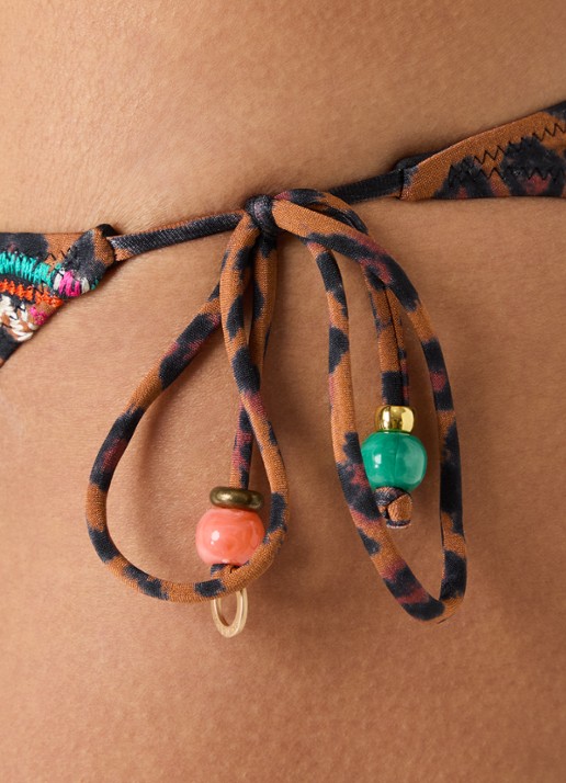 Banana Moon Tosca Serenely brazilian bikinislip met panterprint  - detail 3 oranjebruin