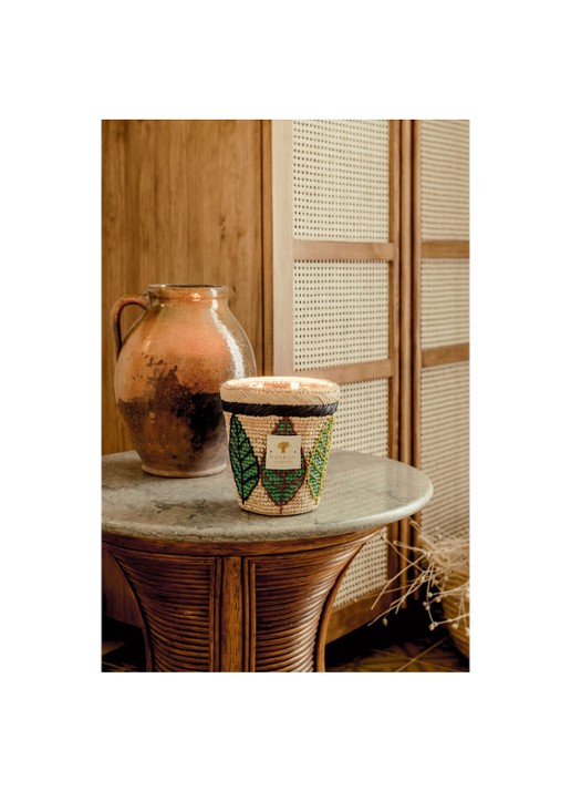 Baobab Collection Ravintsara Lamba geurkaars 1,1 kg - voorkant 2 beige