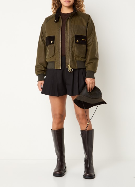 Barbour Jack met klepzakken - voorkant 4 legergroen