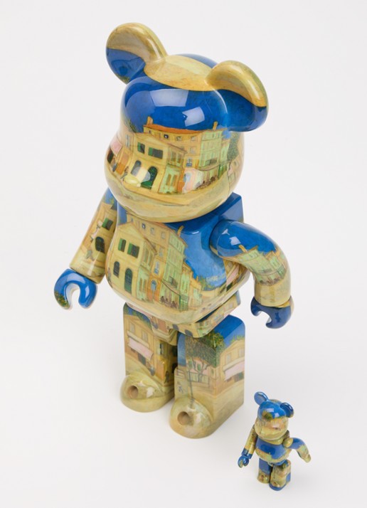Bearbrick Bearbrick 100% & 400% Van Gogh Museum set van 2 - voorkant 2 beige