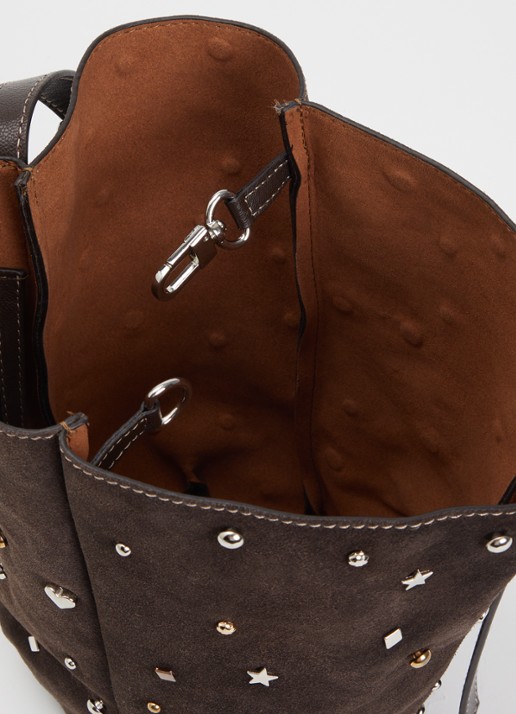 Becksöndergaard Studra Tuli schoudertas van suède met studs - detail 2 donkerbruin