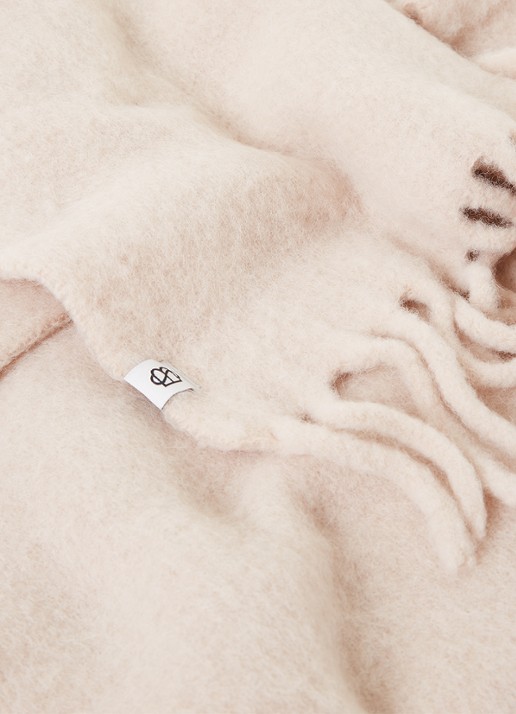 Becksöndergaard Yuta sjaal in alpaca wolblend 200 x 30 cm - detail 3 zand