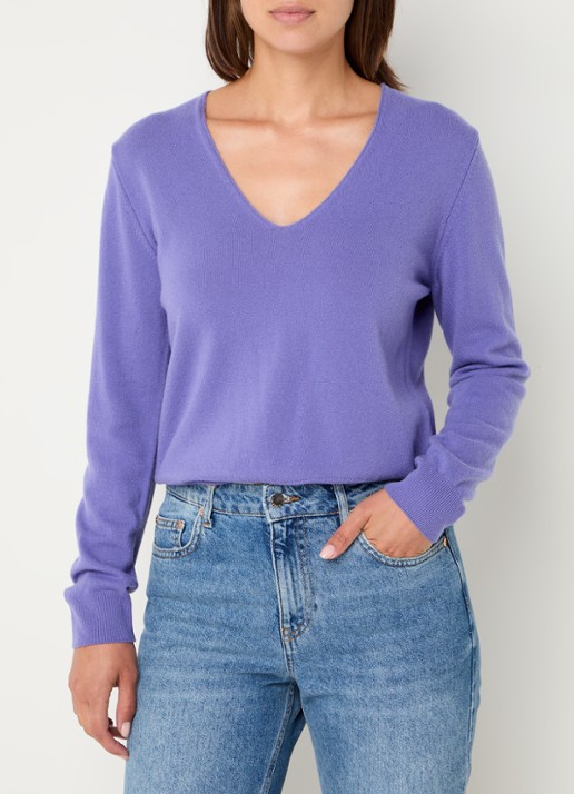 Benetton Fijngebreide pullover van scheerwol met V-hals - detail 4 lavendel