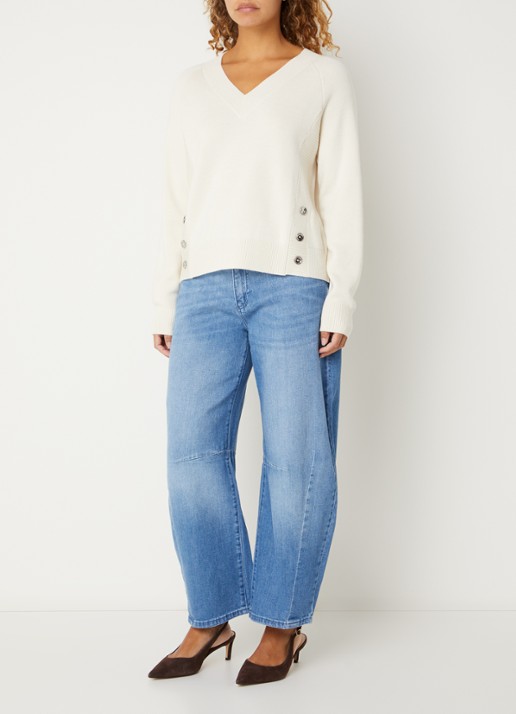 Benetton Grofgebreide trui met v-hals in wolblend met sierknopen - voorkant 3 gebroken wit