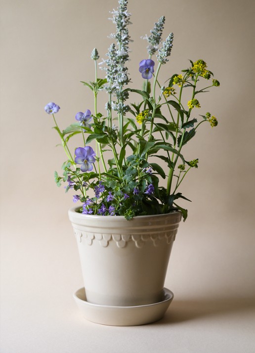 Bergs Potter Københavner bloempot voor binnen en buiten Ø14 cm - voorkant 2 donkerbeige