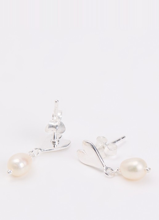 Bibi Camille Heart Pearl oorstekers van zilver - detail zilver