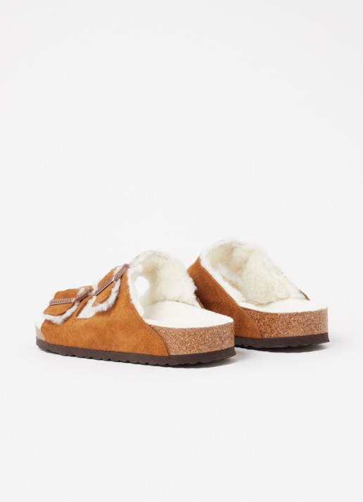 Birkenstock Arizona slipper met voering van lamswol - achterkant cognac