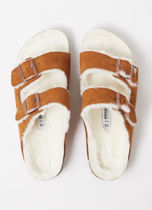 Birkenstock Arizona slipper met voering van lamswol - detail 3 cognac
