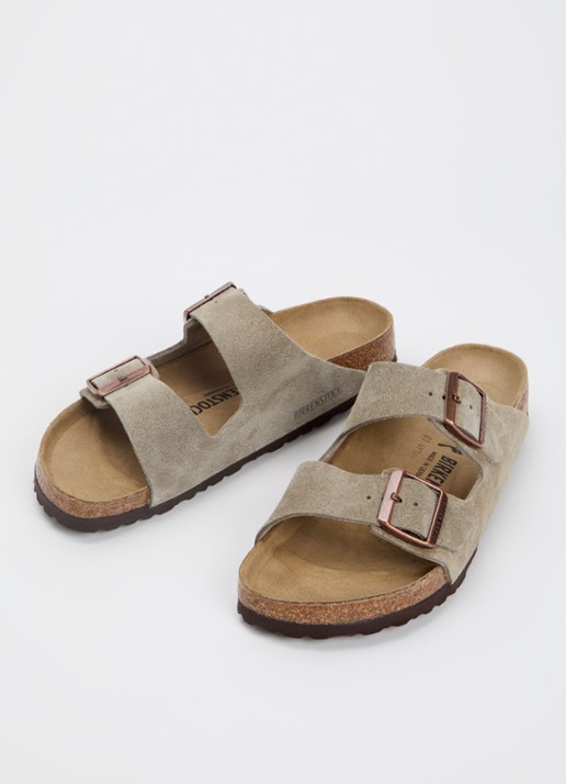 Birkenstock Arizona slipper van suède - detail donkerbeige