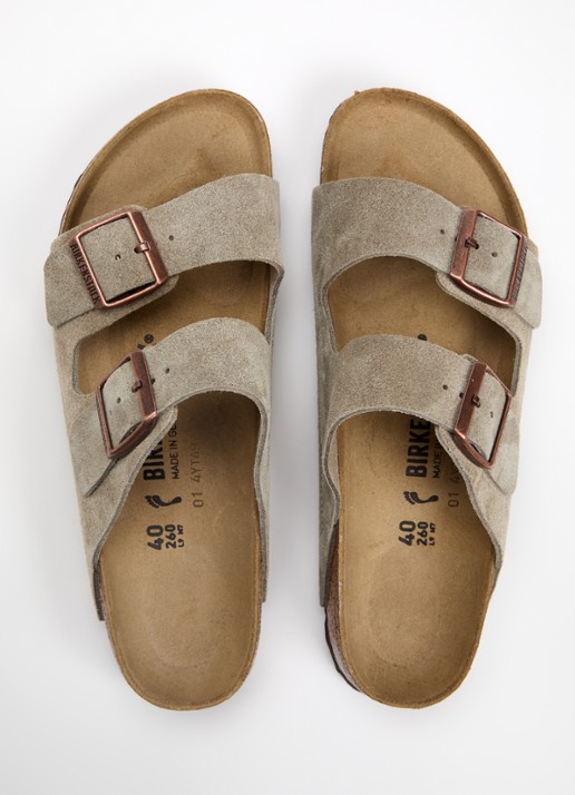 Birkenstock Arizona slipper van suède - detail 2 donkerbeige