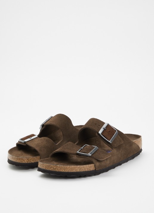 Birkenstock Narrow Fit Arizona slipper van suède - detail 2 chocoladebruin