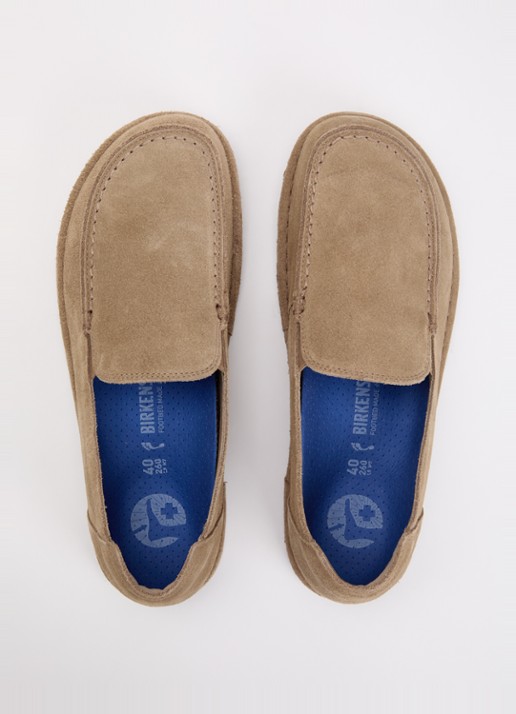 Birkenstock Narrow Fit Utti mocassin van suède - detail 2 zand