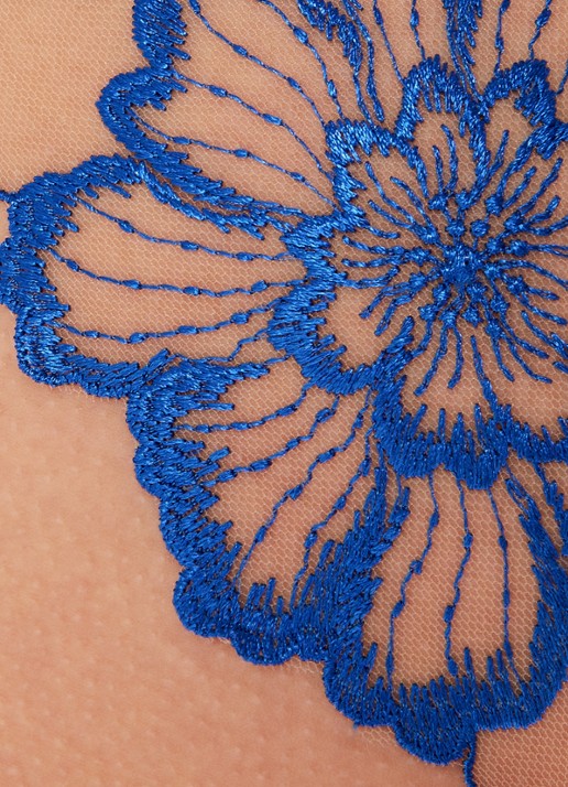 Bluebella Catalina tanga van mesh met bloemborduing - detail 2 blauw