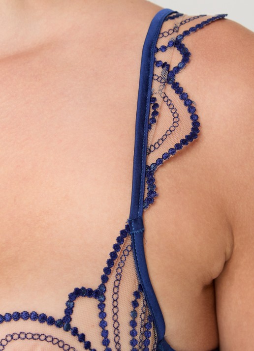 Bluebella Soraya beugel bh van mesh met borduring - detail 3 donkerblauw