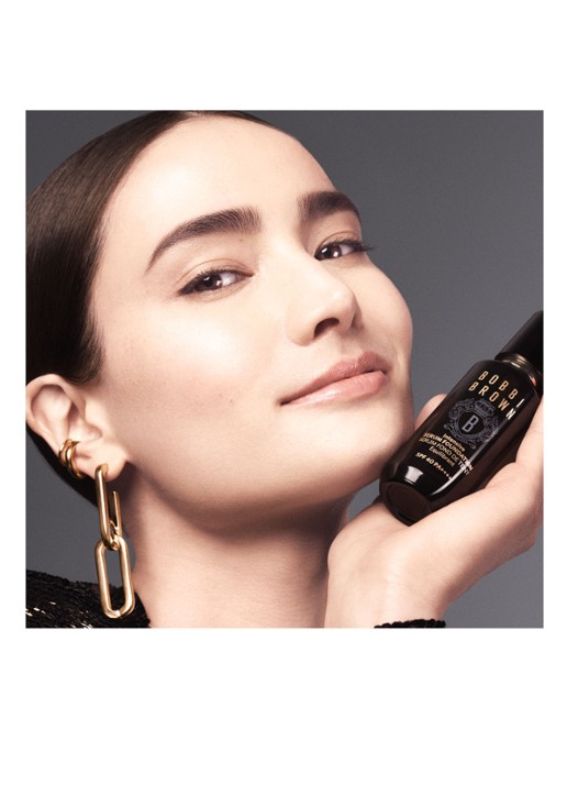 Bobbi Brown Intensive Skin Serum Foundation SPF 40 - detail 5 beige