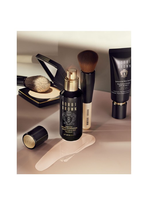 Bobbi Brown Intensive Skin Serum Foundation SPF 40 - detail 5 golden