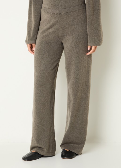Boii Studios Geifa fijngebreide high waist straight fit broek - detail 3 lichtbruin