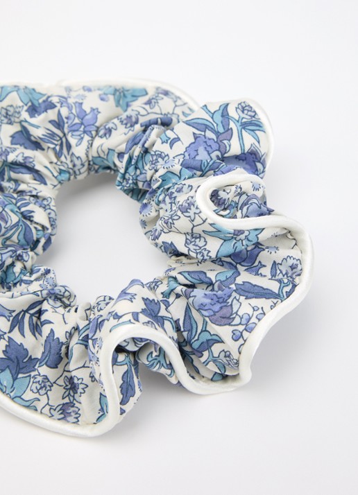 Bon Dep Scrunchie met bloemenprint  - detail 2 blauw